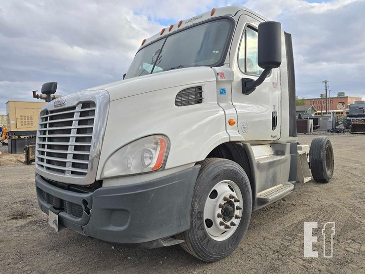 2018-freightliner-cascadia-113-image-1