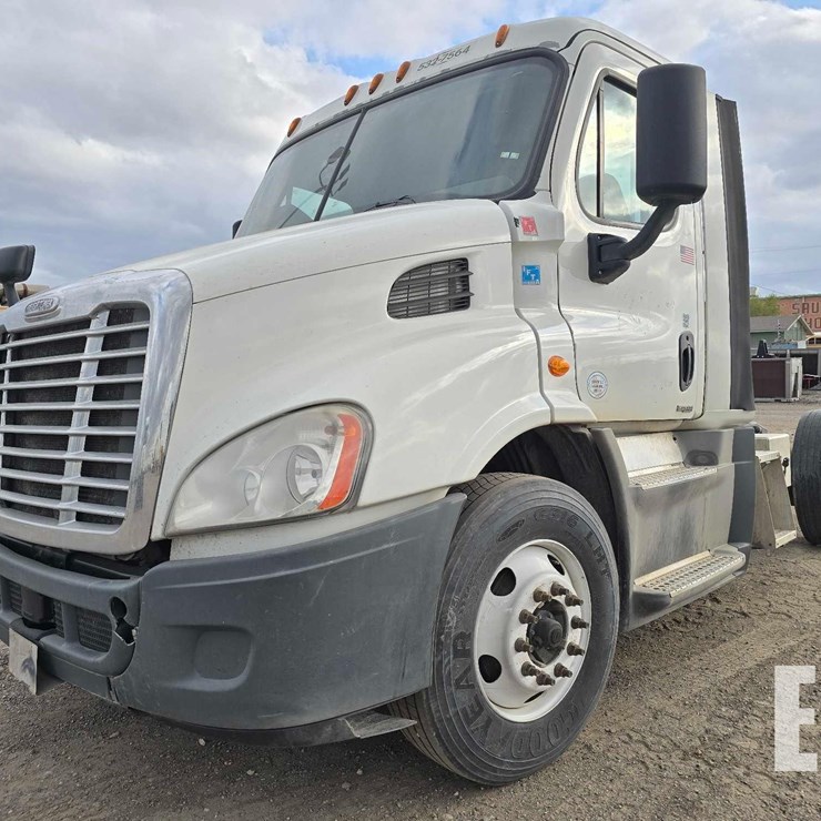 2018 FREIGHTLINER CASCADIA 113