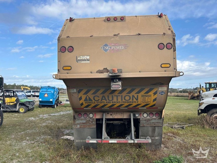 2018-peterbilt-320-image-29