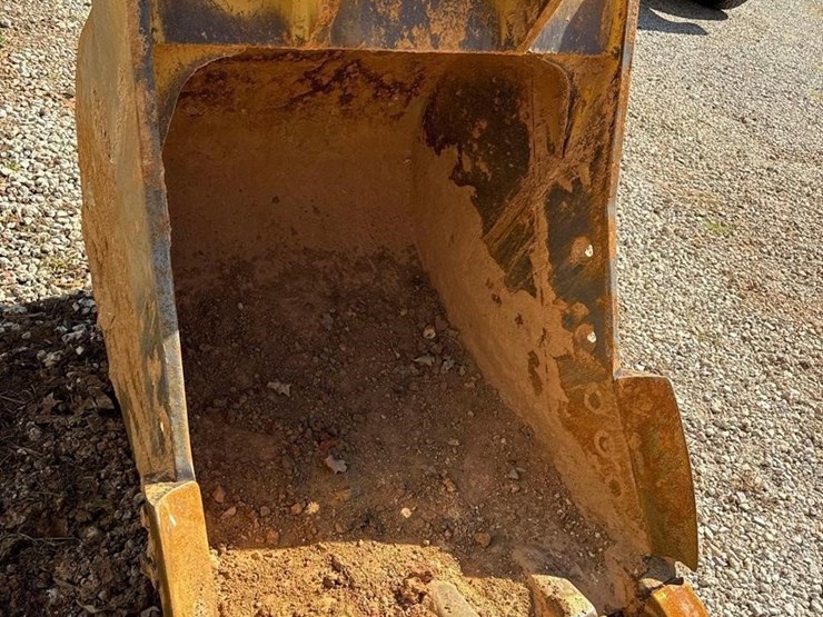 2022-caterpillar-320-image-9