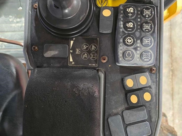 2012-caterpillar-cp56b-image-21