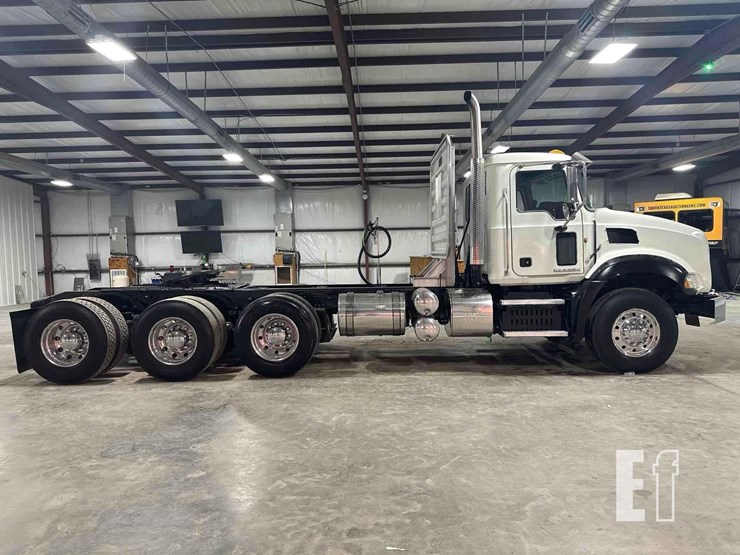 2012-mack-granite-gu813-image-5