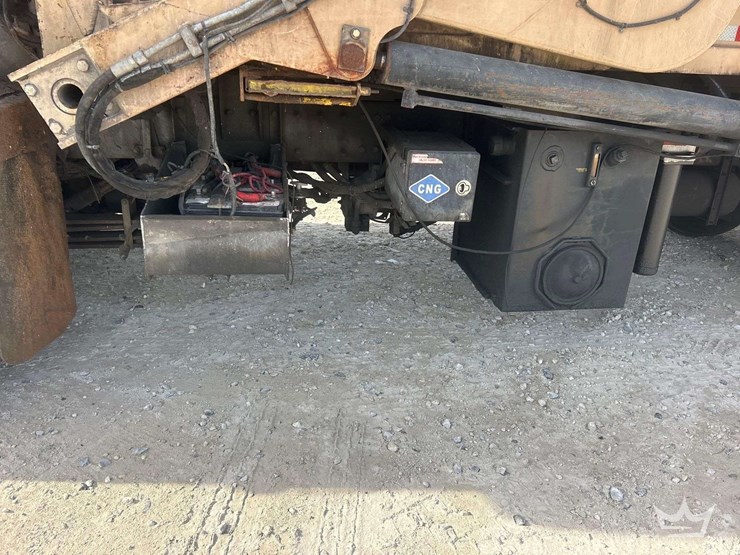 2018-peterbilt-320-image-11