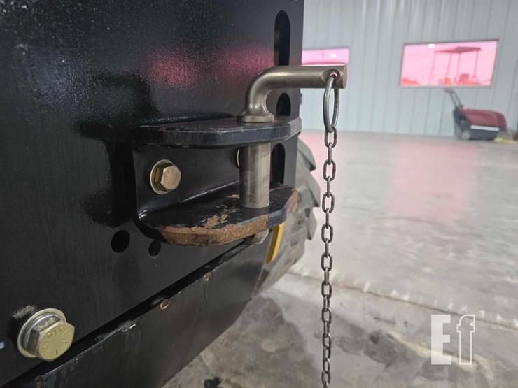 2020-caterpillar-th255c-image-31