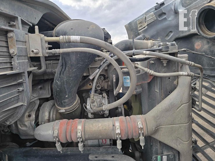 2018-freightliner-cascadia-113-image-12