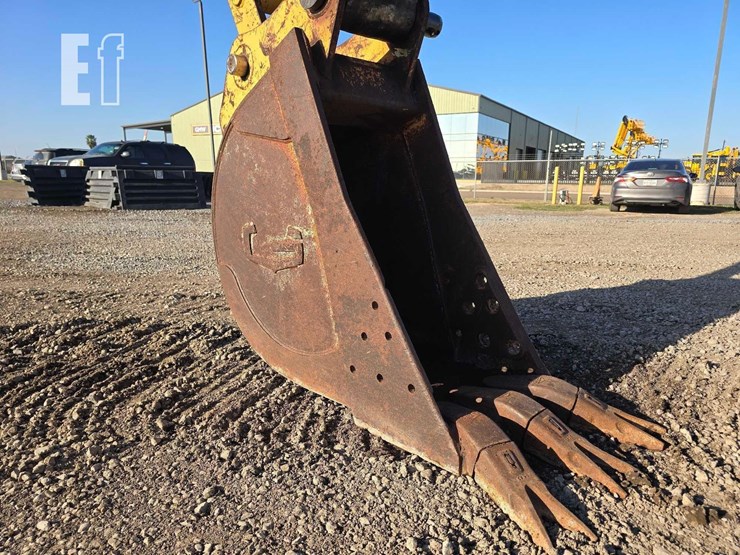 2005-caterpillar-322c-image-16