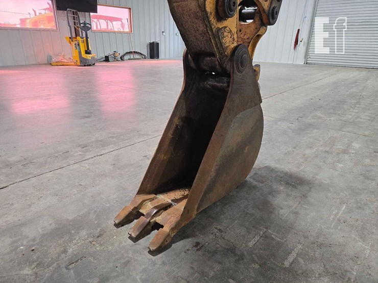 2013-case-580n-image-11