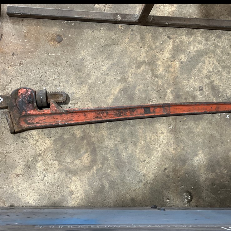 #92 • HEAVY DUTY PIPE WRENCH