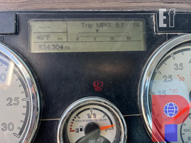 2021-freightliner-coronado-122-sd-image-9