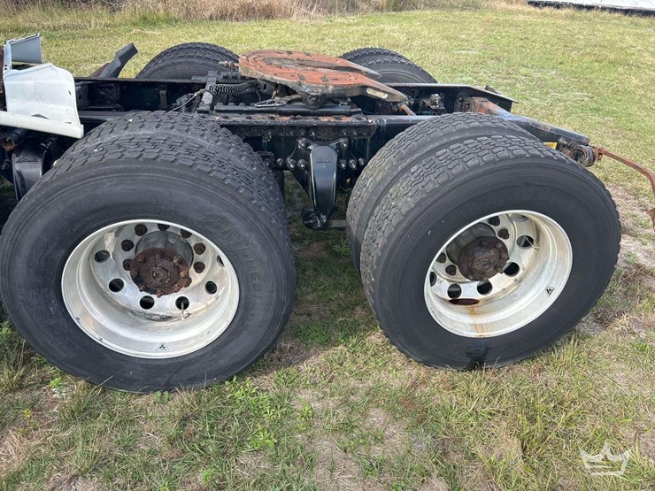 2016-freightliner-cascadia-125-image-22