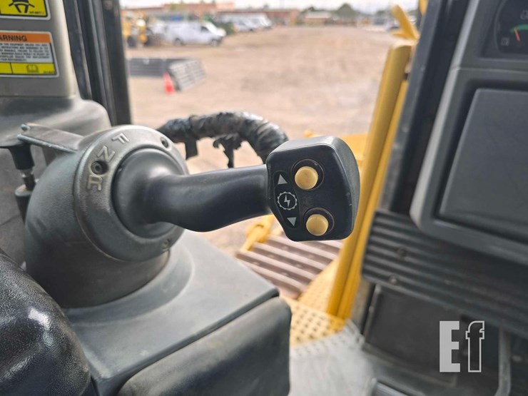 2006-caterpillar-d8t-image-19