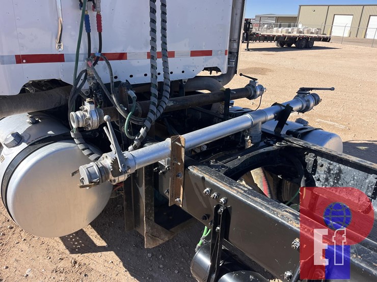 2022-freightliner-coronado-122-sd-image-3