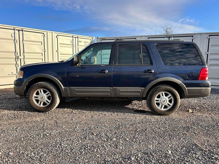 2004-ford-expedition-image-2