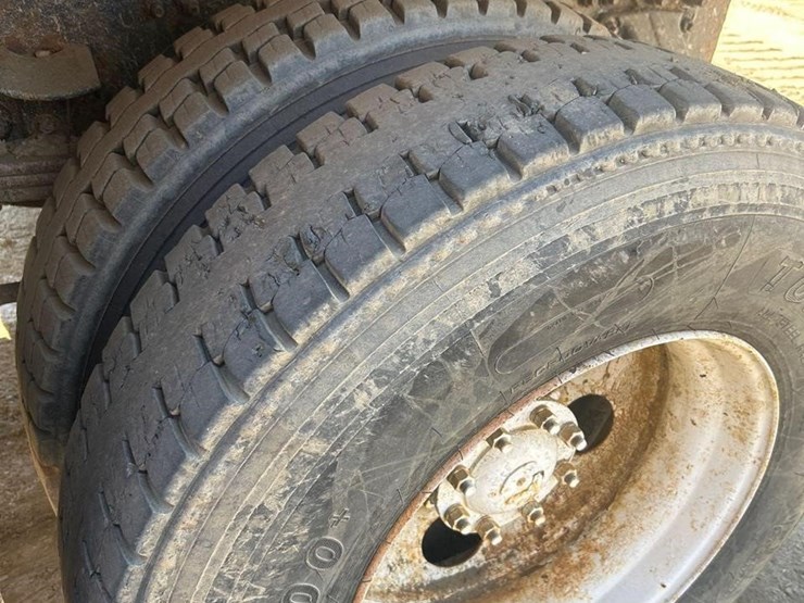 2008-sterling-l8500-image-17