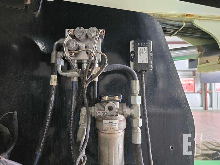 2016-jlg-460sj-image-23