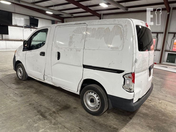 2016-nissan-nv200-image-3