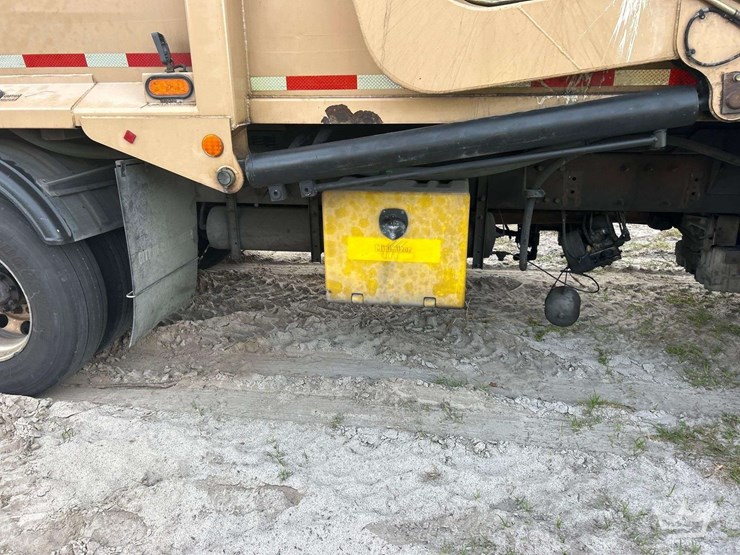 2018-peterbilt-320-image-21