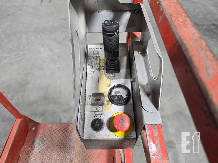 2011-skyjack-sj12-image-9