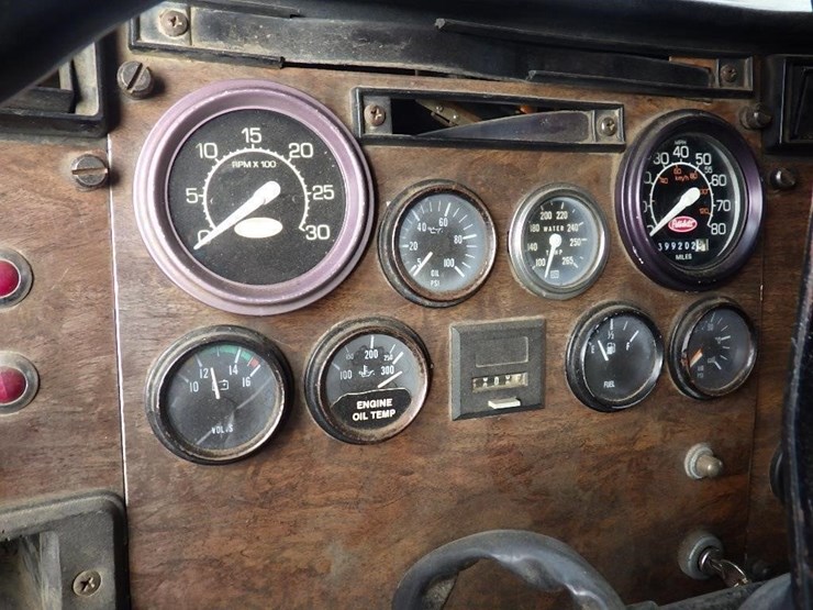 1990-peterbilt-379-image-27