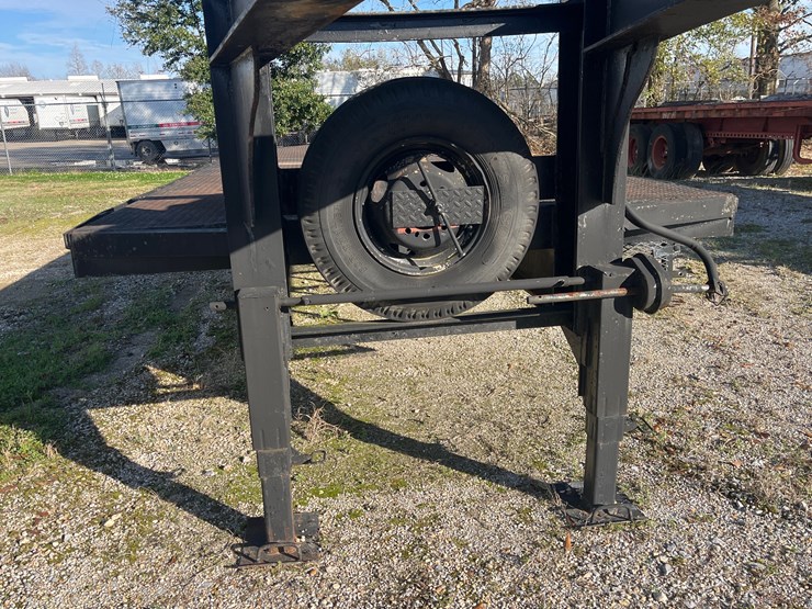#4-•-32ft-goose-neck-trailer-image-4