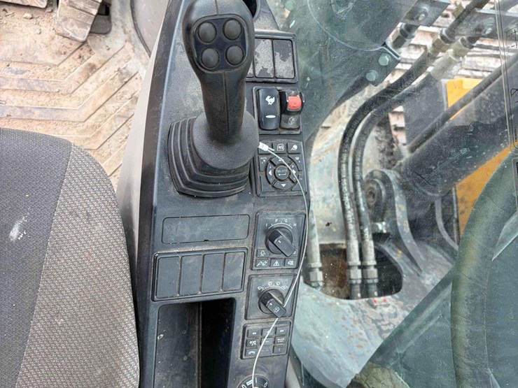 2016-volvo-ec220e-image-18