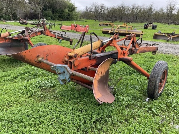 (offsite)-yonkers-johnson-300a-pull-v-ditcher-image-4