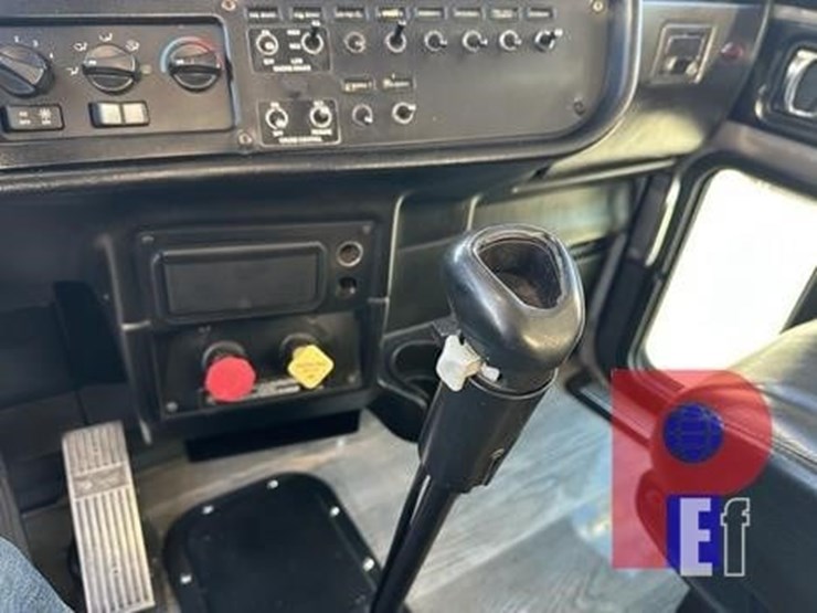 2005-peterbilt-378-image-23