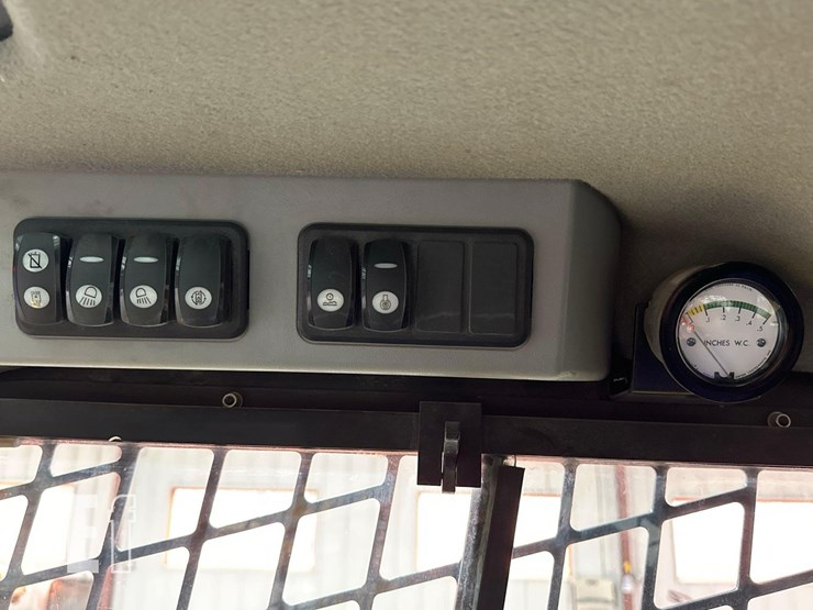 2019-caterpillar-299d2-xhp-image-24