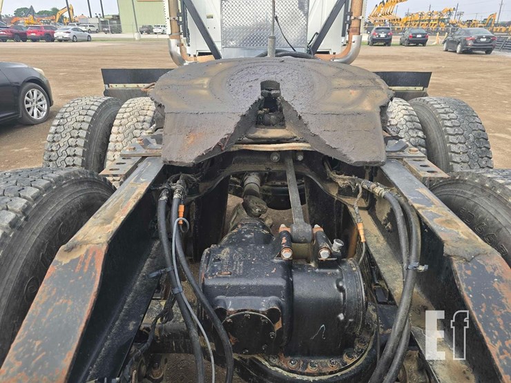 2009-mack-granite-gu713-image-40