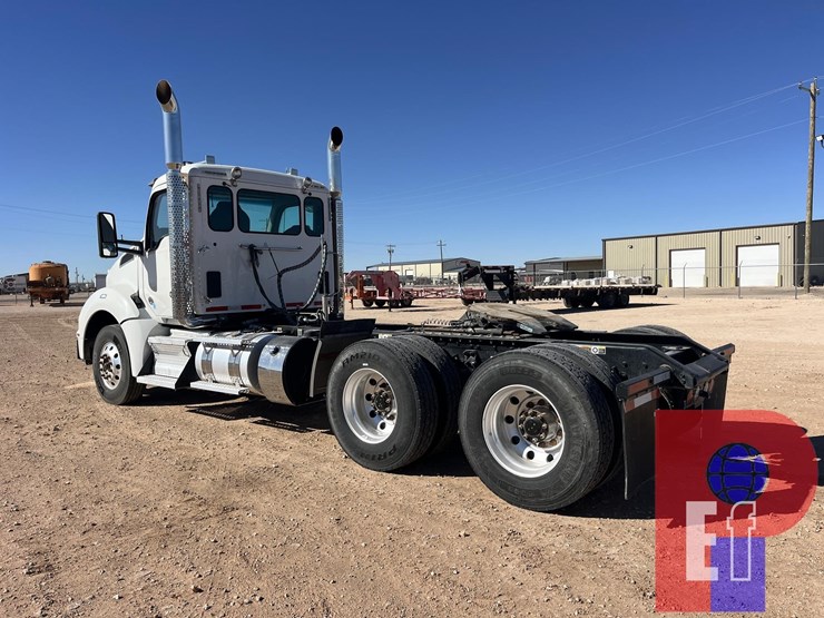 2024-kenworth-t880-image-2