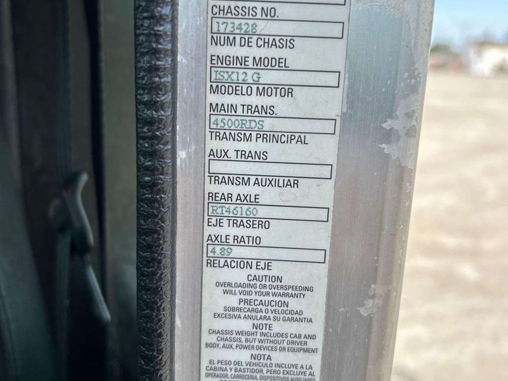 2017-peterbilt-320-image-24