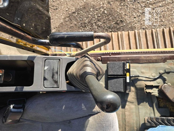 2005-caterpillar-322c-image-32