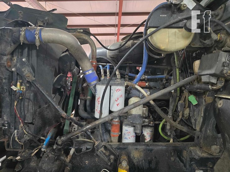 2000-mack-ch613-image-37