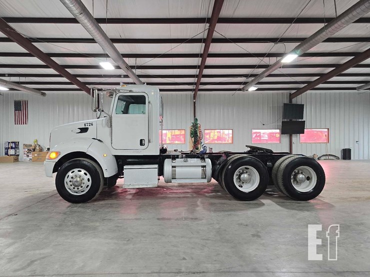 2010-peterbilt-340-image-5