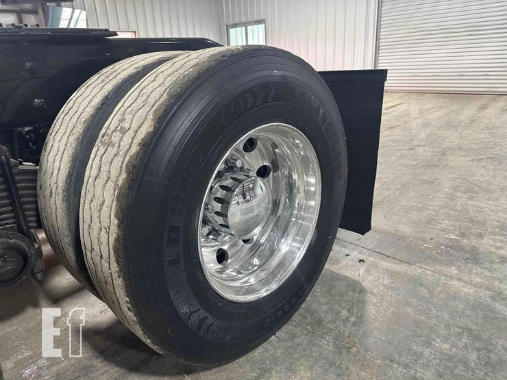 2012-mack-granite-gu813-image-17