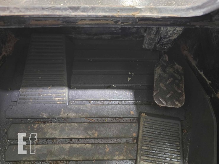 2020-caterpillar-299d3-image-10