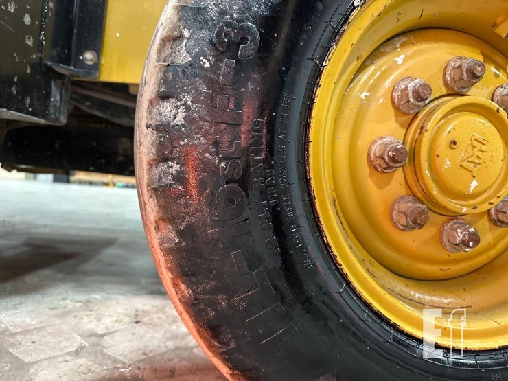 2016-caterpillar-415f2-image-35