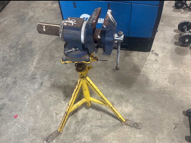 #45-•-vice-on-heavy-duty-stand-image-1