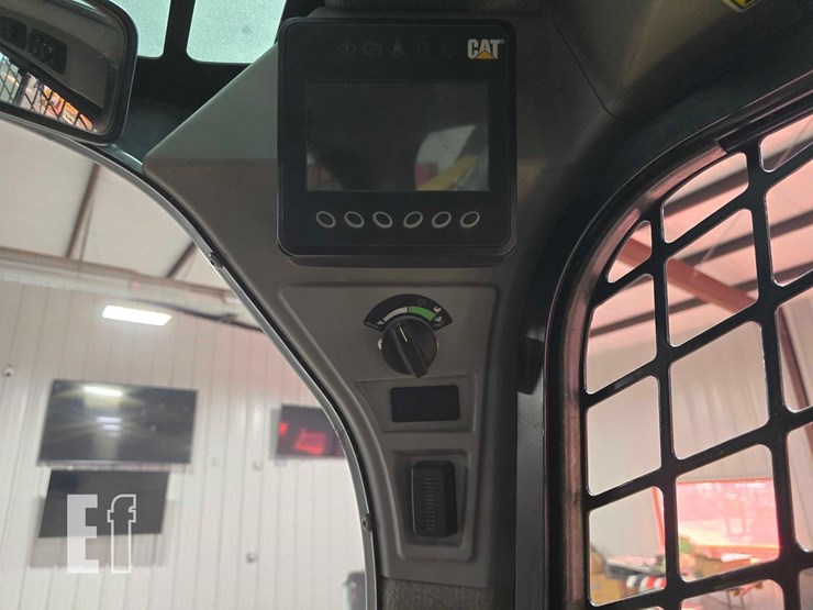 2020-caterpillar-299d3-image-15