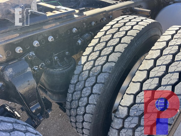 2019-freightliner-coronado-122-sd-image-5