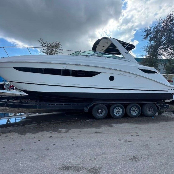 2014 Sea Ray 350 Bowrider Boat