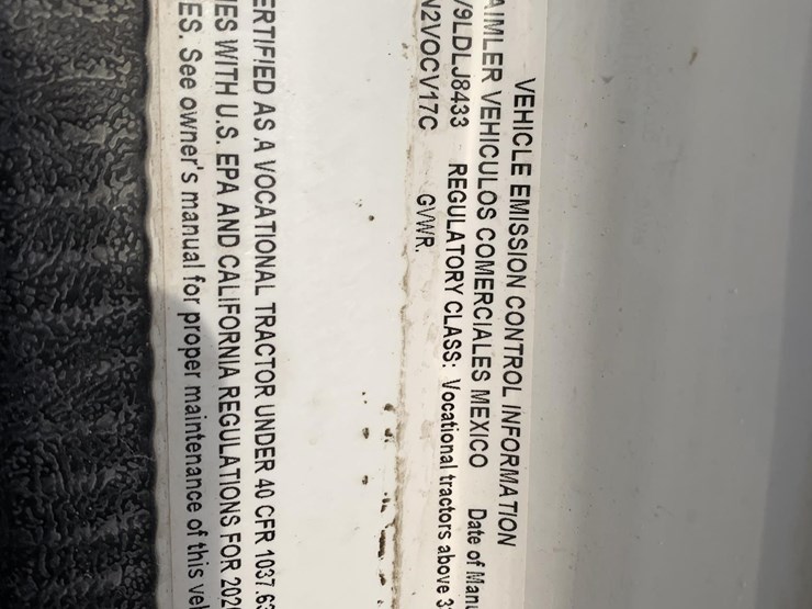 2020-freightliner-coronado-122-sd-image-12