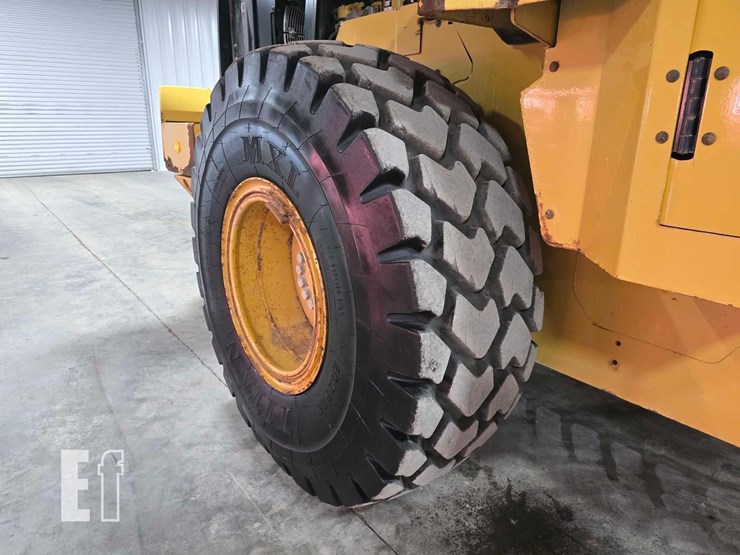 2015-caterpillar-930m-image-25