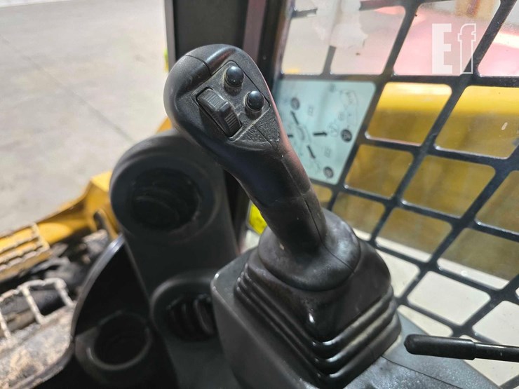 2020-caterpillar-262d3-image-13