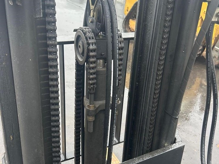 caterpillar-electric-forklift-image-9