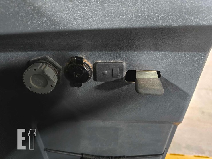 2022-deere-444-p-tier-image-26