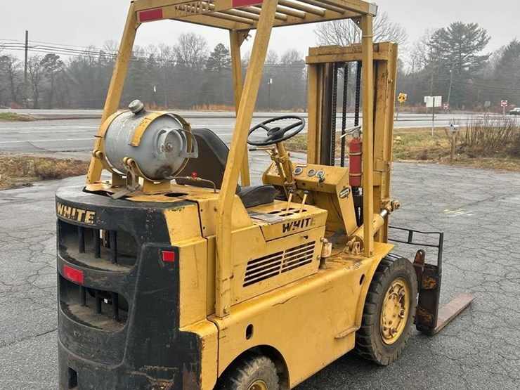 white-4000lb-propane-forklift-1193-image-4