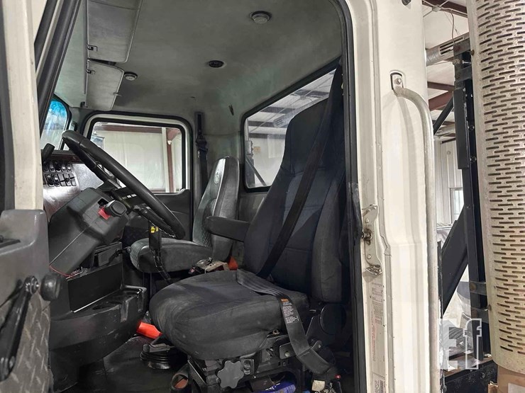 2009-mack-granite-gu713-image-14