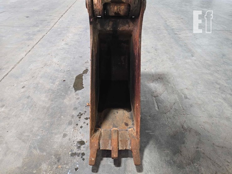 2013-case-580n-image-13