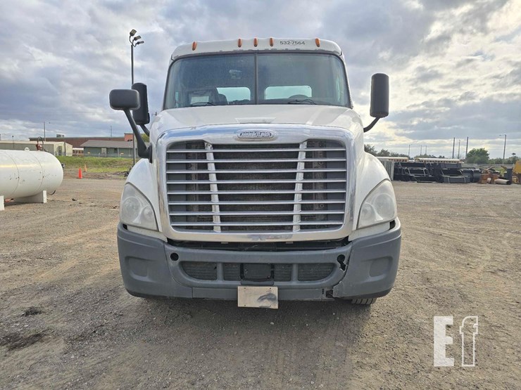 2018-freightliner-cascadia-113-image-7
